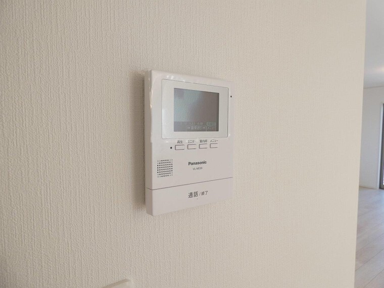TVモニター付きインターフォン 来客の顔が分かるTVモニタドアホン。不在時には、録画もしてくれるのでセキュリティも安心です!