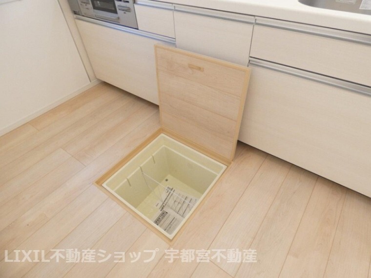 収納 あると便利な床下収納もキッチンにございます。