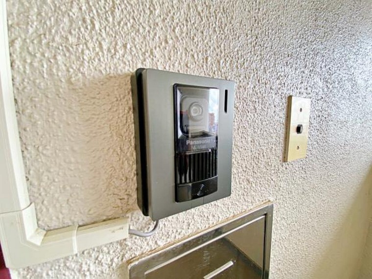 防犯設備 来客時に便利なTVモニター付インターホンですのでセキュリティ面で心配ありませんね。