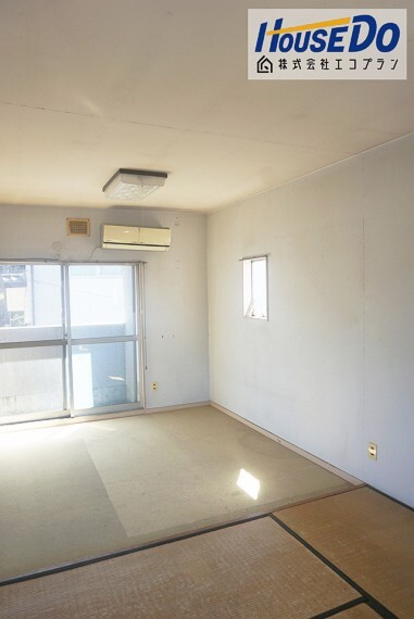 洋室 2階の和室はお部屋が広いので、 お子様部屋にぴったりです! 畳はフローリングに比べて音を吸収するので遊び場として最適ですね
