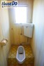 トイレ 大きな窓があるので、光を沢山取り入れることができる明るいトイレです　 換気も十分することができ、清潔感が保てますね！