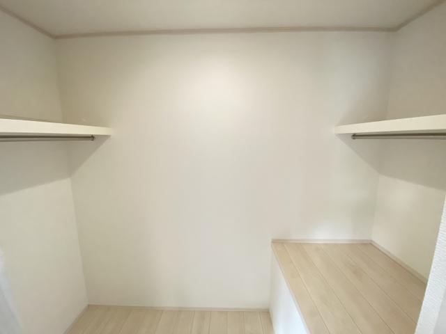 ウォークインクローゼット 収納豊富なウォークインクローゼット