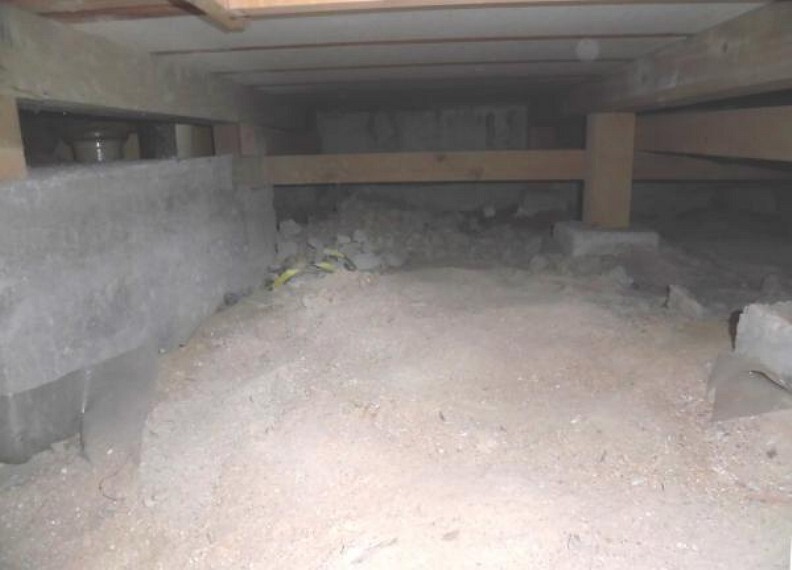 構造・工法・仕様 中古住宅の3大リスクである、雨漏り、主要構造部分の欠陥や腐食、給排水管の漏水や故障を2年間保証します。その前提で屋根裏まで確認の上でリフォームし、シロアリの被害調査と防除工事もおこないました。