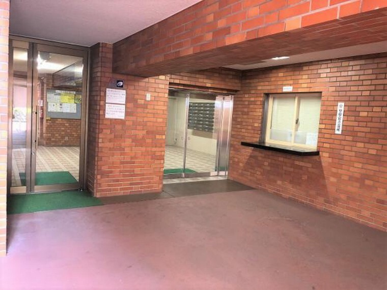 玄関 【建物入り口】