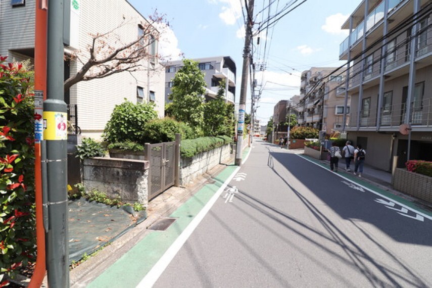現況写真 前面道路含む現地土地の写真