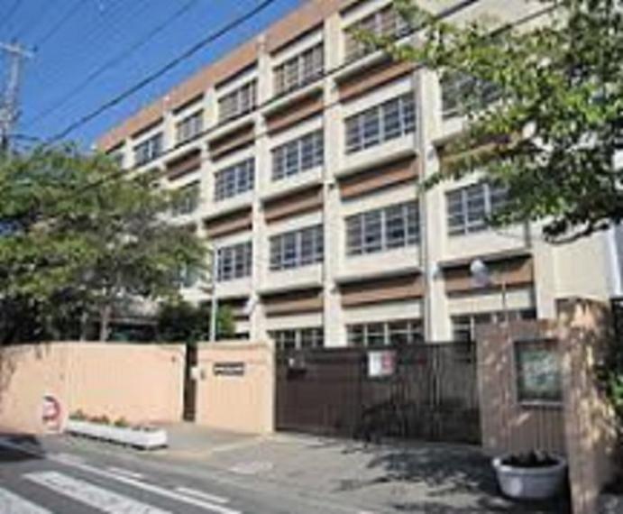 小学校 尼崎市立七松小学校まで662m 徒歩9分