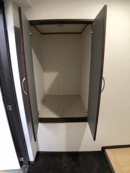 玄関 玄関横収納スペース
