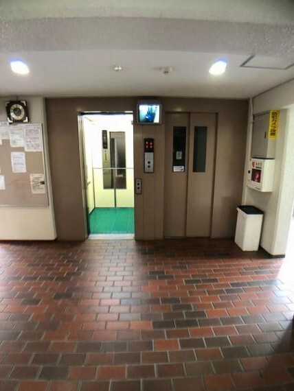 ロビー エレベーター完備