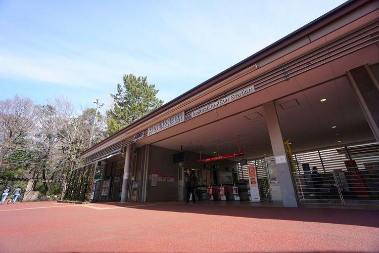 井の頭公園駅(京王 井の頭線) 徒歩10分。井の頭公園に隣接した立地の井の頭公園駅。駅前が賑わう吉祥寺駅とは違い公園の中に居るような気持ちになれる駅です。買い物施設などは少ないですが、吉祥寺駅が徒歩…
