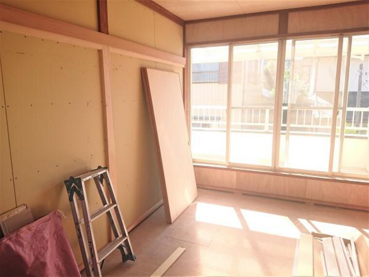 【リフォーム中 11/14撮影】2階和室です。畳は表替えをします。新しい伊草の匂いに包まれると気持ちが安らぎますね。