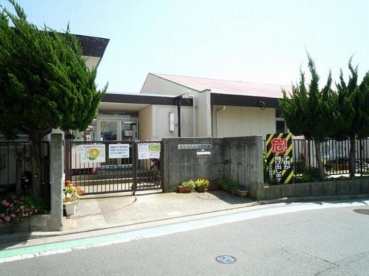 幼稚園・保育園 横浜市大久保保育園(働くご両親の強ーい味方。都会の保育園でありながら広い園庭で伸び伸び遊ばせてあげられる環境があるのも嬉しいですね。)