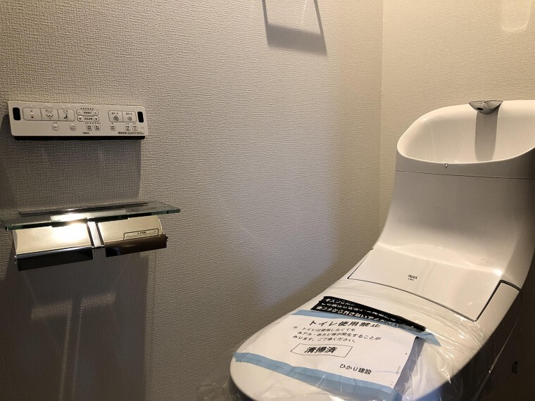 トイレ そのゆったりとした空間には洗練されたデザインのウォシュレット付きトイレを装備。