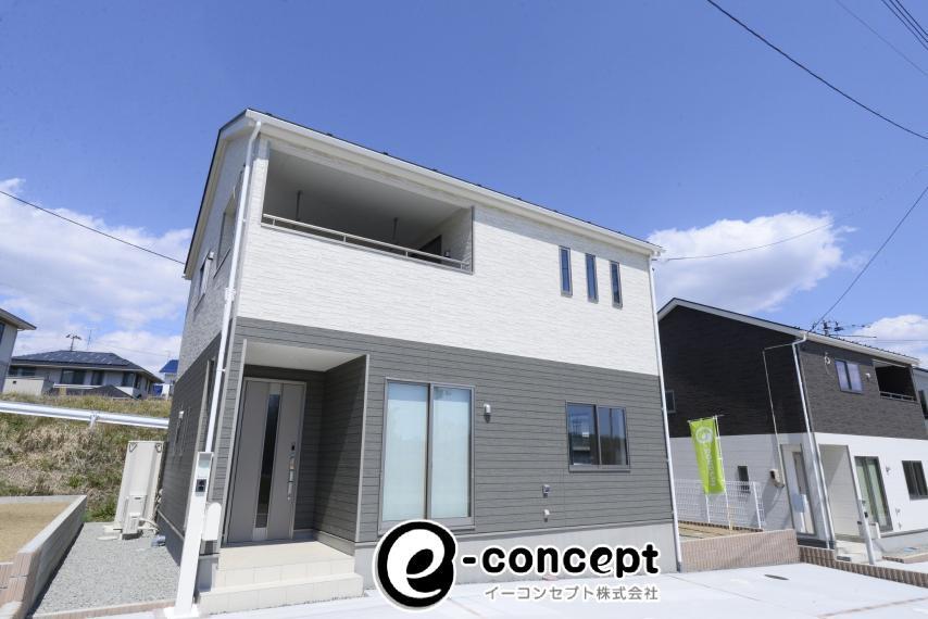 現況外観写真 施工例。 室内見学で部屋の雰囲気や広さなど住み心地をご体感ください。ご希望のエリアや周辺の住宅も併せてご案内致します!
