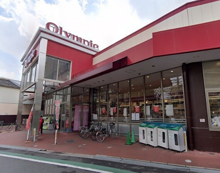 スーパー スーパーやコンビニが近く、お買い物便利です