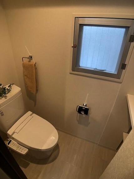 トイレ 飾り棚付きのトイレは自分好みにディスプレイが可能ですよ!
