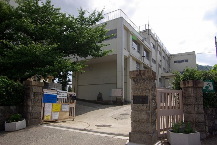 中学校 【中学校】宝塚市立宝梅中学校まで1734m