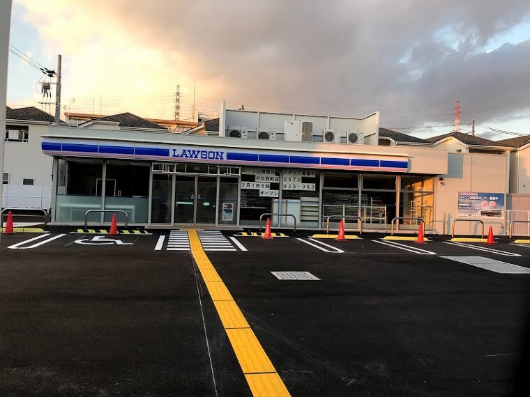 コンビニ 【コンビニエンスストア】ローソン 寝屋川河北西町店まで229m