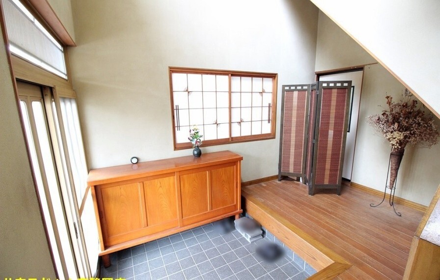 玄関 玄関は家族やお客さまを華やかにお出迎えしてくれますね