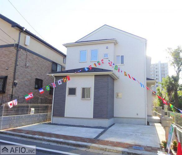 現況写真 おしゃれな外観が自慢のお家。完成しました。 ご見学はお気軽にお問合せくださいませ。