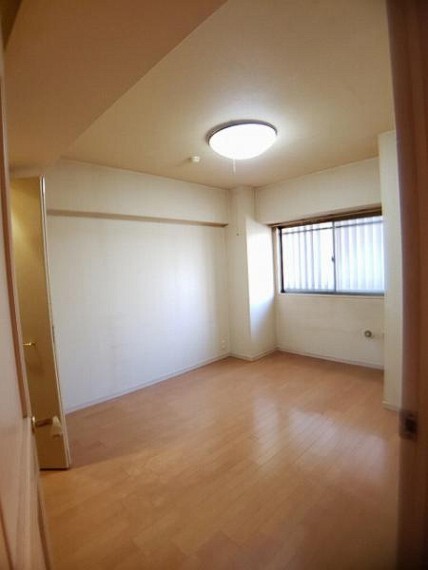 主寝室はゆったり7帖!