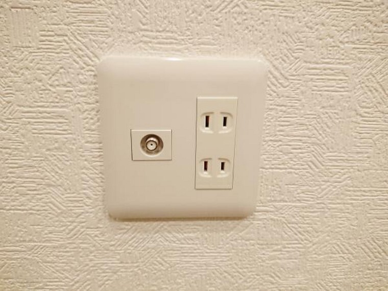 発電・温水設備 【リフォーム済】コンセントパネルは全て新品に交換しました。各居室にはTVジャックを設置しました。どのお部屋でもテレビが楽しめますね。