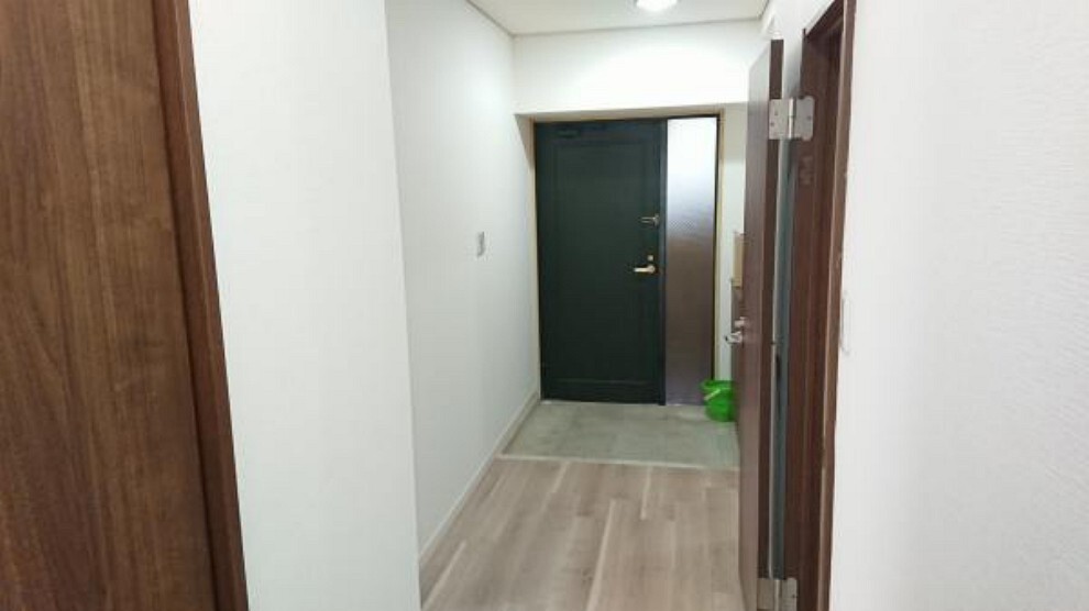 玄関 【リフォーム中/玄関】鍵の交換、シューズボックスの設置を行いました。