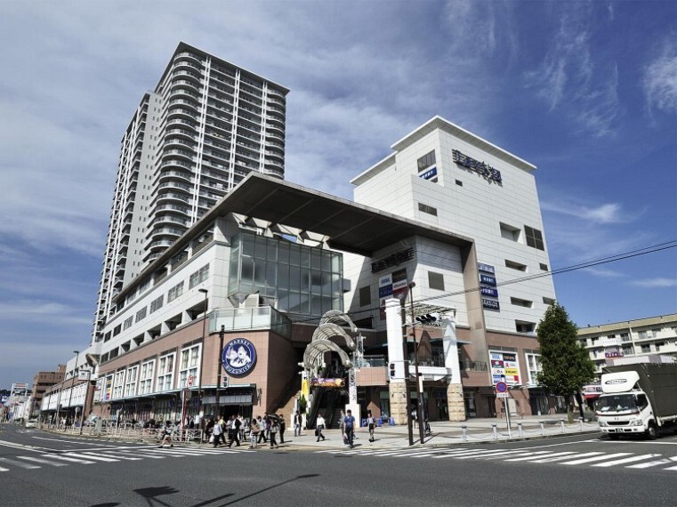 ショッピングセンター らびすた新杉田(JR「新杉田」駅直結。30以上の専門店やモールを擁すショッピングモール。スーパーやドラッグストア、本屋や花屋など暮らしを彩るお店が入っています。)