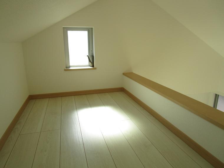 収納 ロフト内部 収納やお子様の遊び場としてお使いいただけます