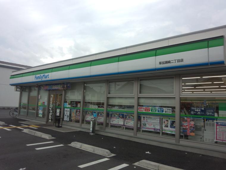 コンビニ ファミリーマート 草加瀬崎二丁目店 埼玉県草加市瀬崎2丁目50番25号
