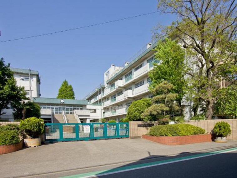 小学校 栄和小学校まで約650m
