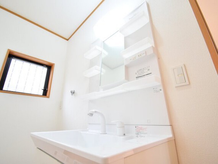 洗面化粧台 使いやすさ、お手入れのしやすさ、収納力にこだわった洗面台です。