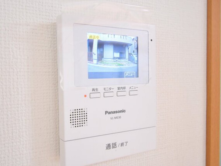 TVモニター付きインターフォン 鮮明な画像で来訪者を確認できます。