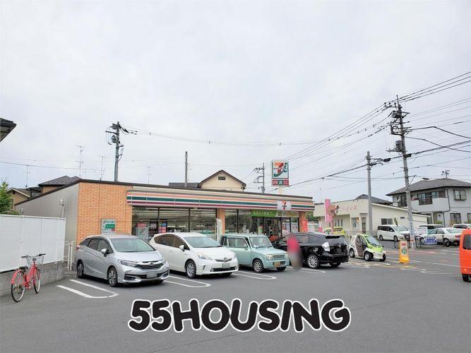 コンビニ セブンイレブン鴻巣宮前原店 徒歩10分。