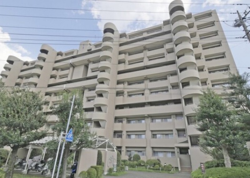 外観写真 3方角部屋 2面バルコニーにつき陽当り・通風良好 緑豊かな住環境 家具・エアコン付き