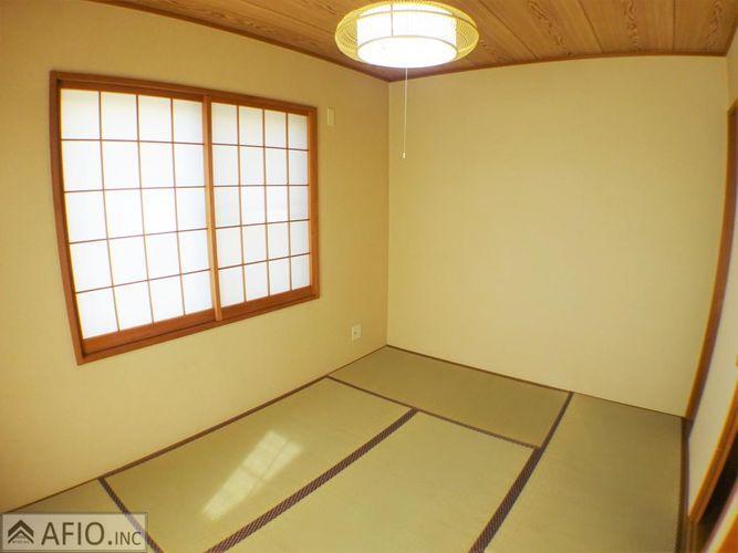 来客用のお部屋だったりとあったら嬉しい和室。小さなお子様の遊び場でも畳が最適ですね。
