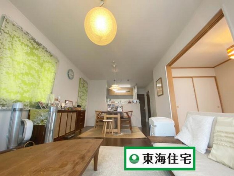 居間・リビング (リビング)家族がくつろぐゆとりのLDKは、南道路に面した明るい団らんの場所(家具・家電はつきません)