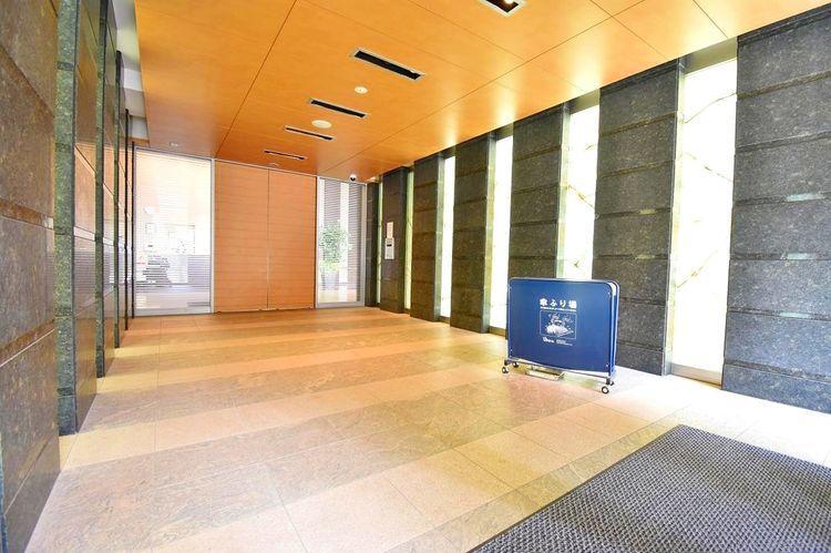 エントランスホール 安心のオートロック付き 共用部はしっかりと管理されているため大変キレイです。