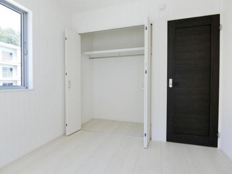 収納 各部屋に収納完備してあるので、洋服や、溢れがちな本も充分収納できます。