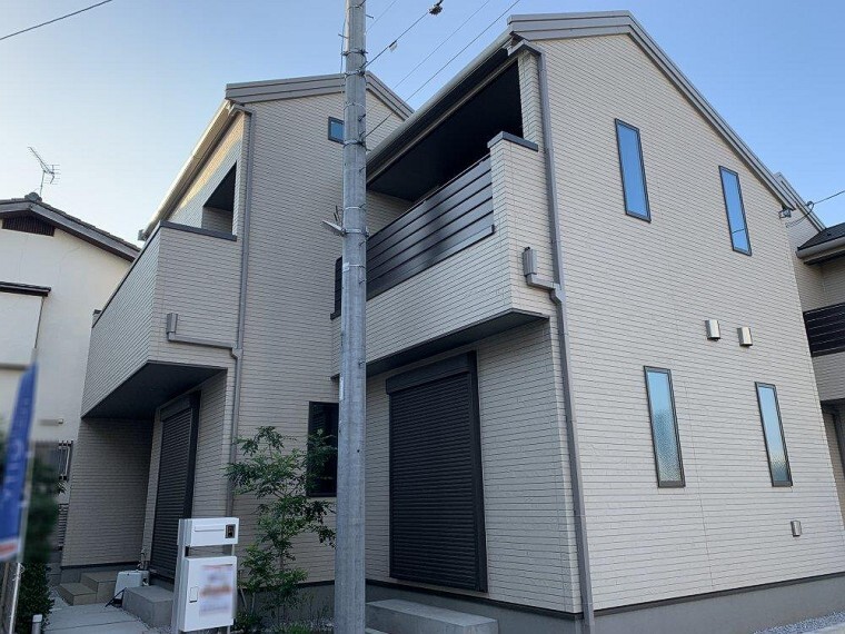 現況外観写真 全室2面採光の明るい住まい 19帖のLDK、6.2帖の小屋裏収納が魅力!