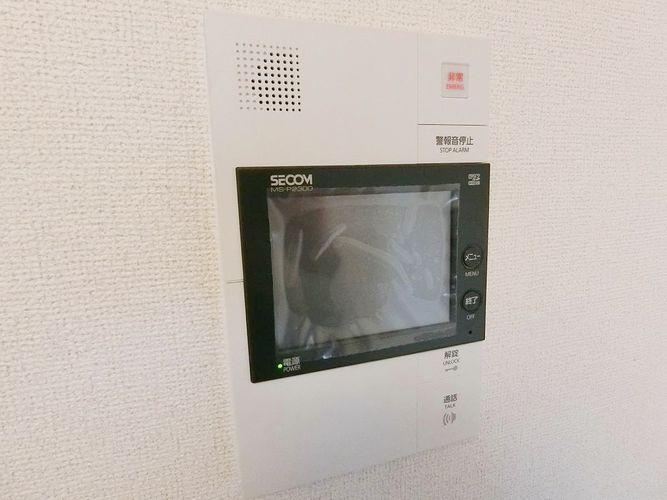 モニター付きインターホンでセキュリティもばっちりです。