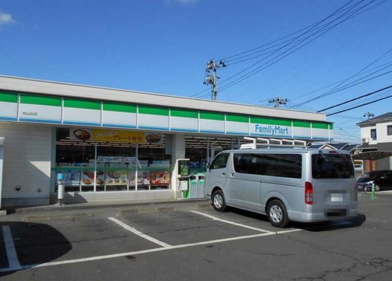 コンビニ ファミリーマート 中山台店まで徒歩5分(354m)