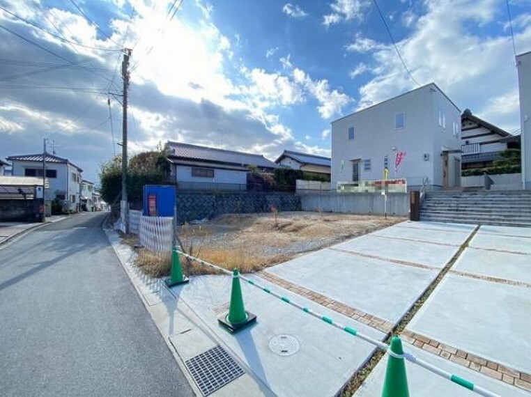 周辺の街並み 前道道路幅員4mです