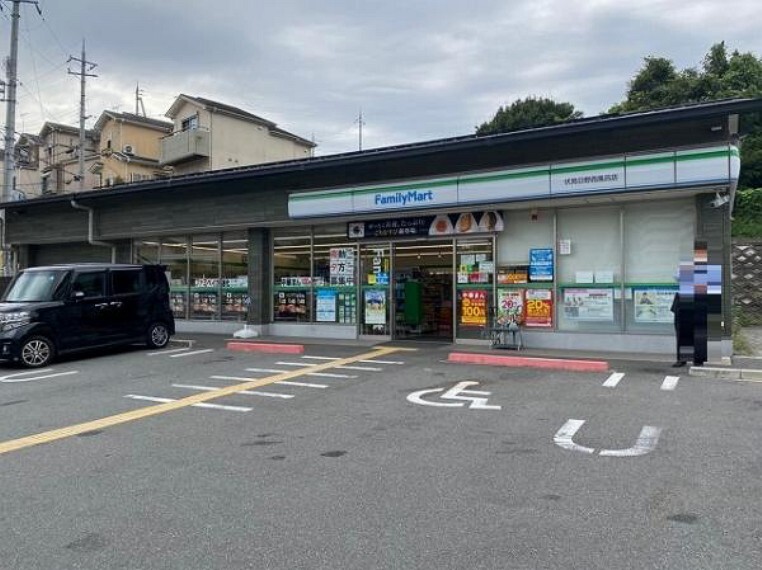 コンビニ ファミリーマート 伏見日野西風呂店