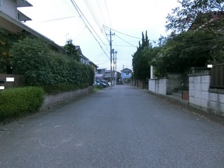 現況写真 前面道路は幅員約6mございます。