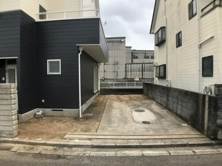 駐車場 「駐車スペース」駐車は車種にもよりますが縦列2台駐車できそうです。