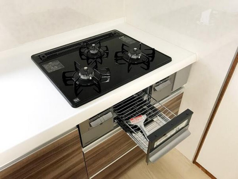 キッチン お料理も捗る3口コンロ新品交換済