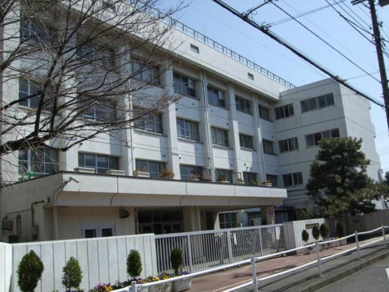 中学校 東久留米市立中央中学校 819m