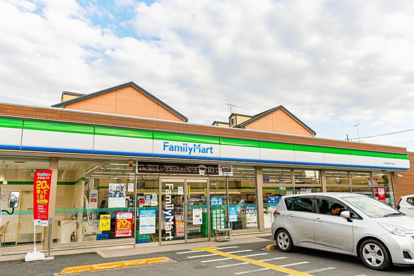 コンビニ ファミリーマート川口中青木五丁目店