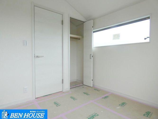 洋室 【洋室】 収納たっぷりの部屋は子供部屋にぴったりっです。片付けも楽ちんです!