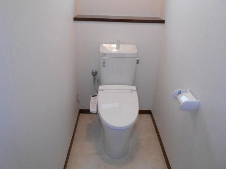トイレ 【トイレ】ウォシュレット機能付きのトイレは各フロアに配置。(新品交換済)